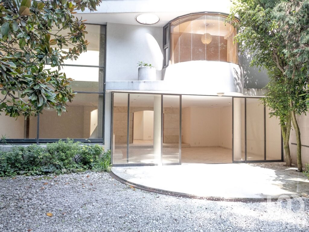 Espectacular casa en venta en Bosques de las Lomas. Cerrada exclusiva !!
