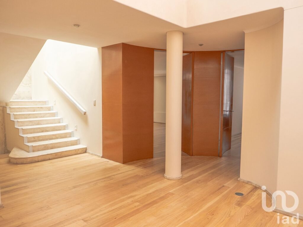 Espectacular casa en venta en Bosques de las Lomas. Cerrada exclusiva !!