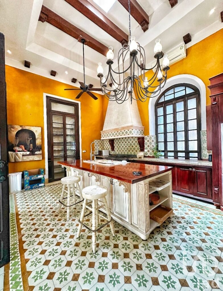 Casa colonial del Siglo XVIII en venta en el Centro Histórico de Mérida Yucatán.