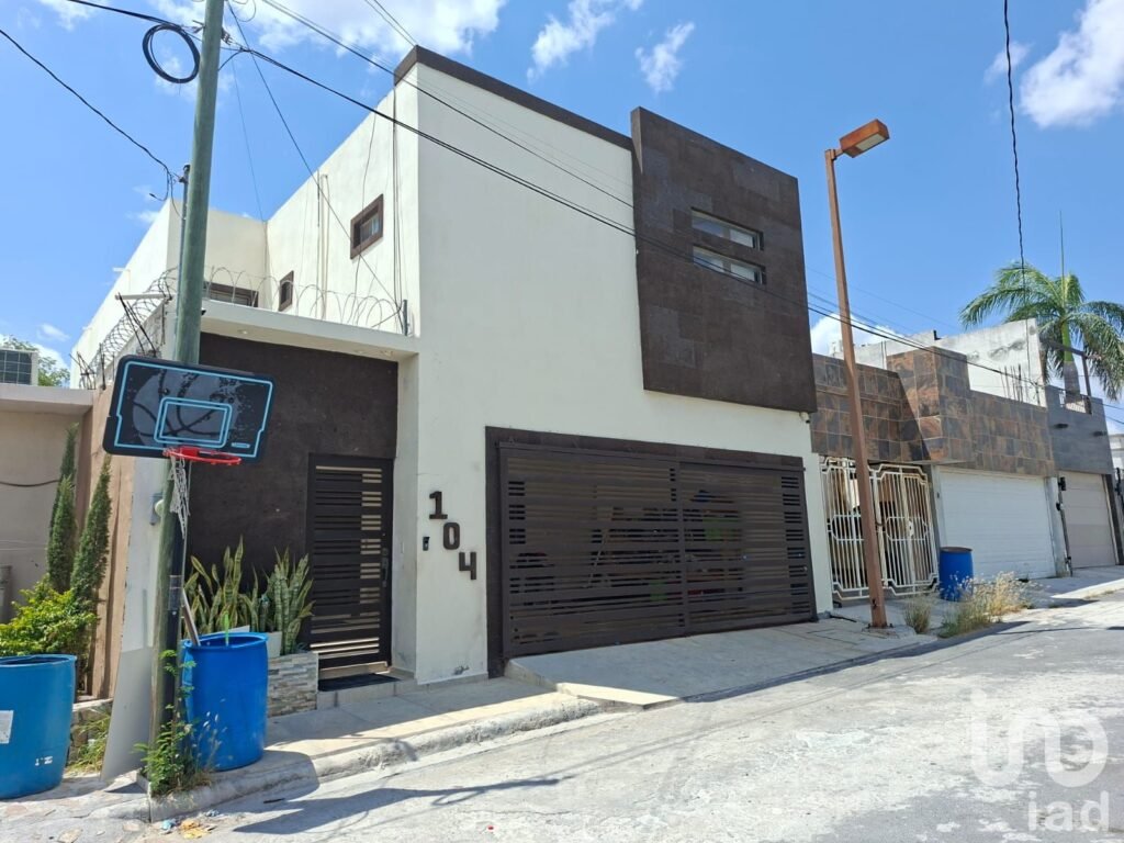 CASA EN VENTA En Excelentes Condiciones  en Lomas de SINAI, Reynosa