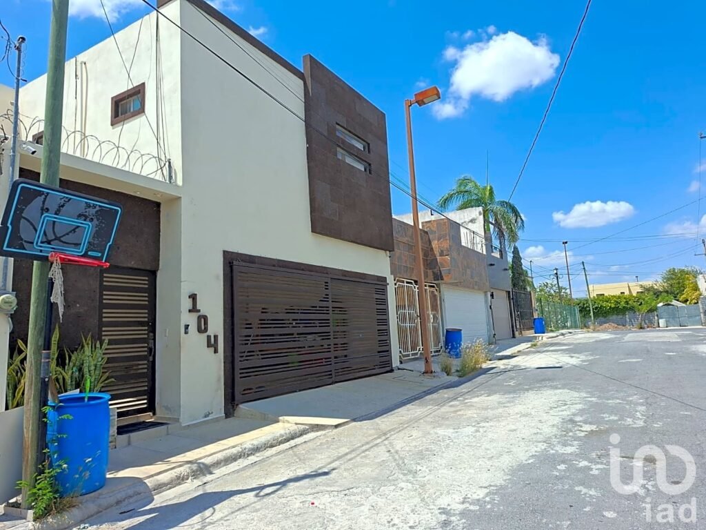 CASA EN VENTA En Excelentes Condiciones  en Lomas de SINAI, Reynosa