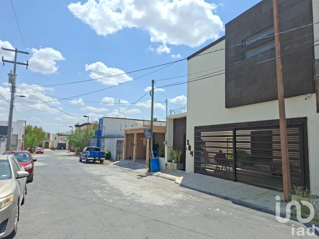 CASA EN VENTA En Excelentes Condiciones  en Lomas de SINAI, Reynosa