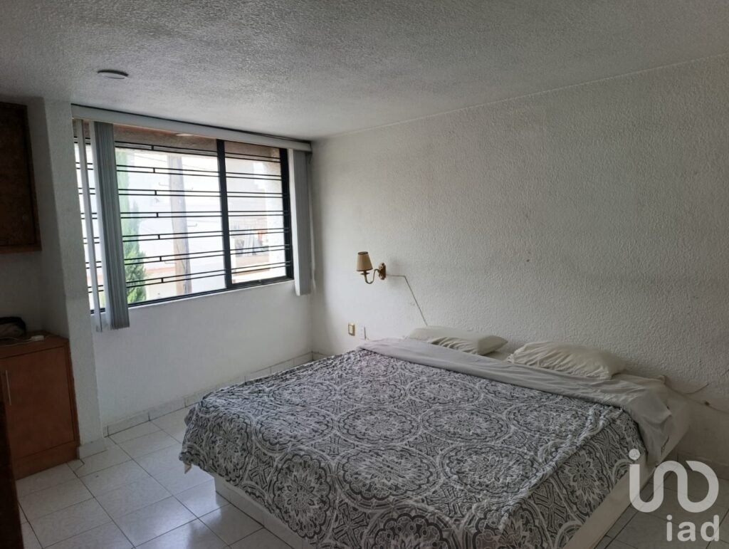 CASA EN VENTA   A  UNAS CALLES DE CALSADA ERMITA  ESQUINA  CON LA UNIVERCIDAD IPN      IZTAPALAPA