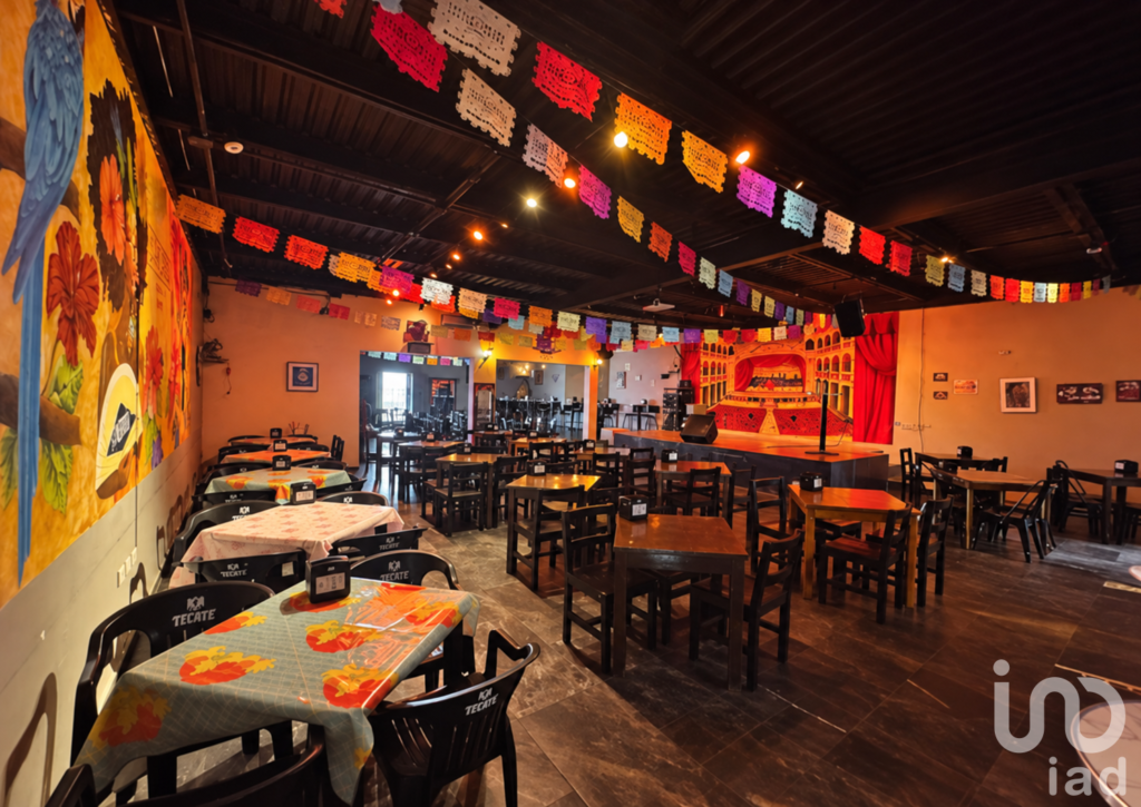 Local Comercial en Esquina con Permisos en Colonia Maya