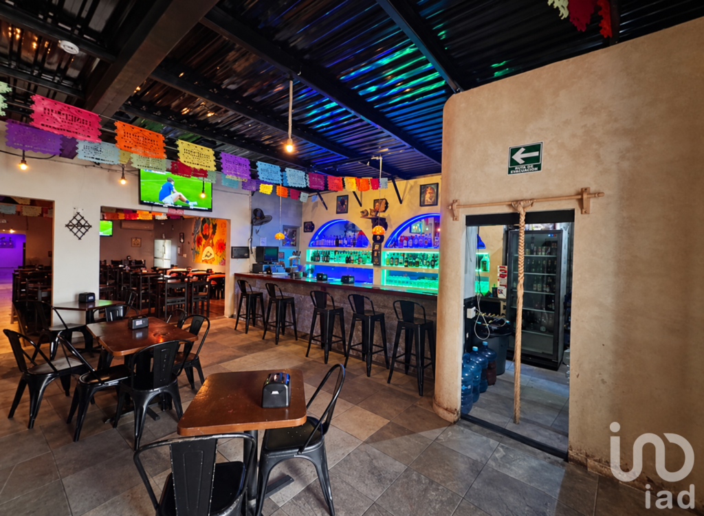 Local Comercial en Esquina con Permisos en Colonia Maya