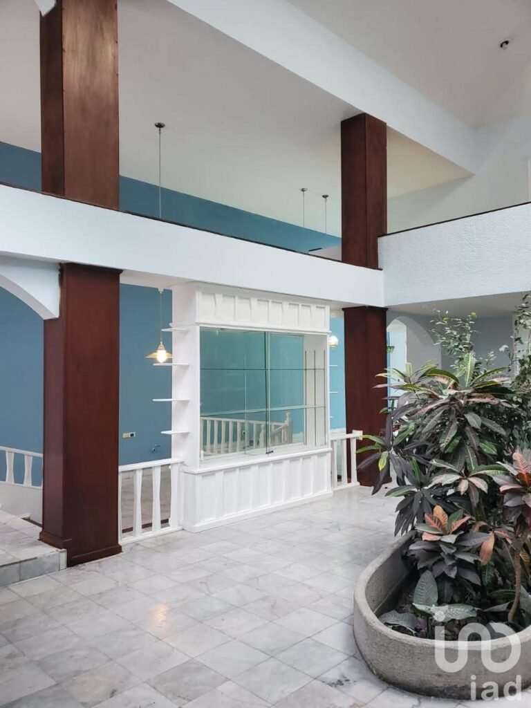 Casa en venta en Zavaleta sobre Camino Real, junto a la Universidad Madero