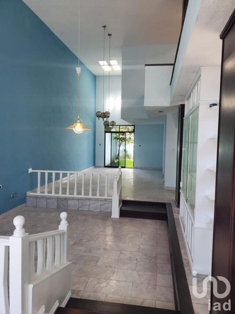 Casa en venta en Zavaleta sobre Camino Real, junto a la Universidad Madero