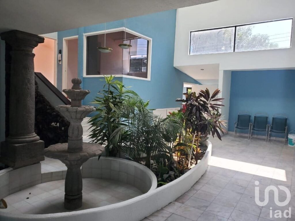 Casa en venta en Zavaleta sobre Camino Real, junto a la Universidad Madero