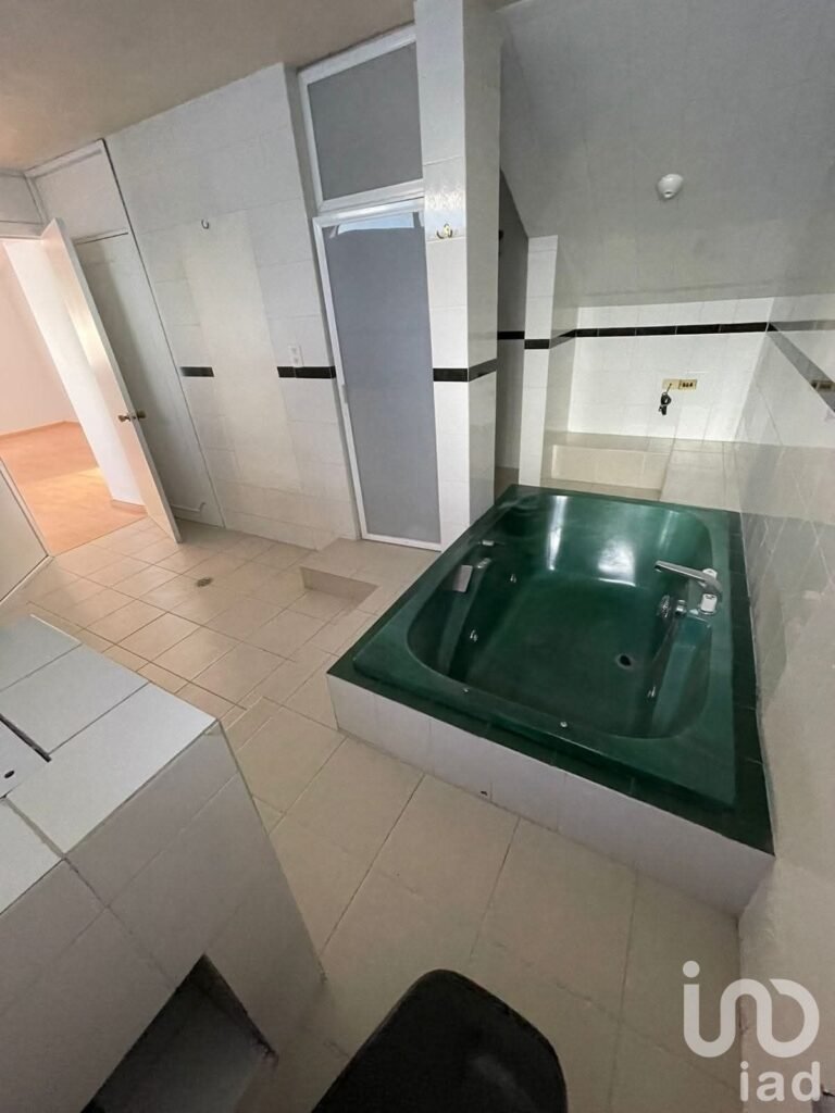 Casa en venta en Zavaleta sobre Camino Real, junto a la Universidad Madero