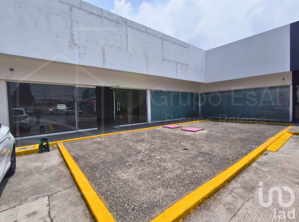 SE RENTA Oficina Corporativa 427m² | 6 privados + Mezanine + Terraza | Carr. Méx-Texcoco Chicoloapan