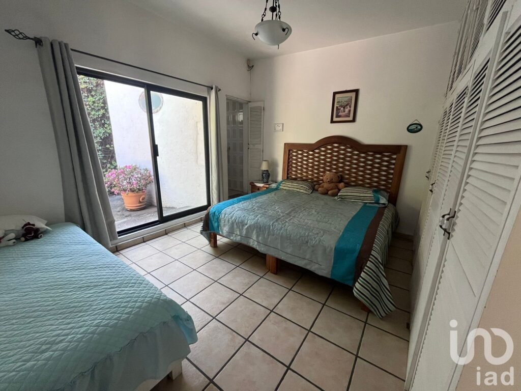 Casa en venta con 10 recámaras y alberca en La Pradera, Cuernavaca