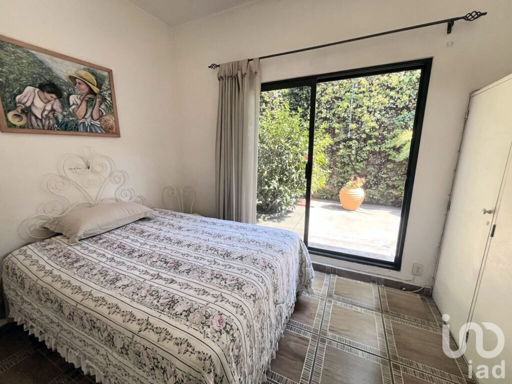 Casa en venta con 10 recámaras y alberca en La Pradera, Cuernavaca