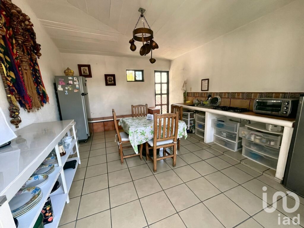 Casa en venta con 10 recámaras y alberca en La Pradera, Cuernavaca