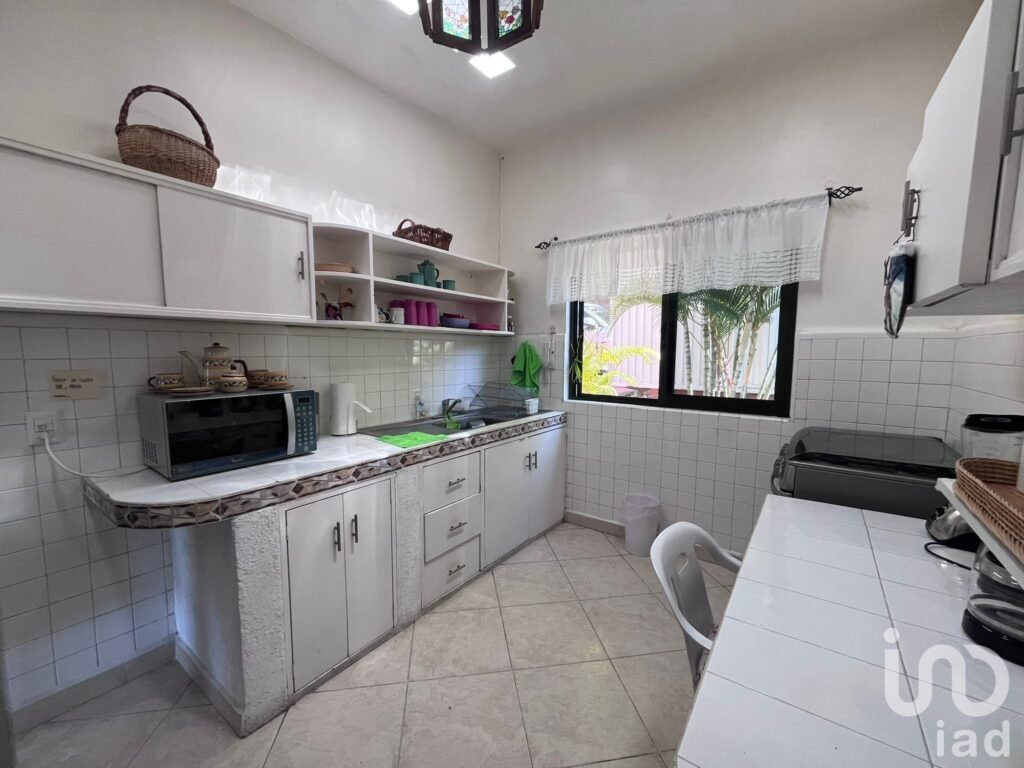 Casa en venta con 10 recámaras y alberca en La Pradera, Cuernavaca