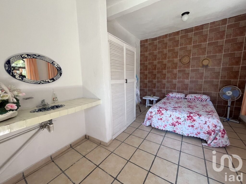 Casa en venta con 10 recámaras y alberca en La Pradera, Cuernavaca