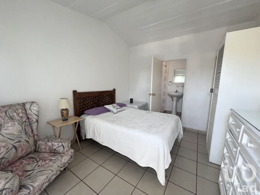 Casa en venta con 10 recámaras y alberca en La Pradera, Cuernavaca