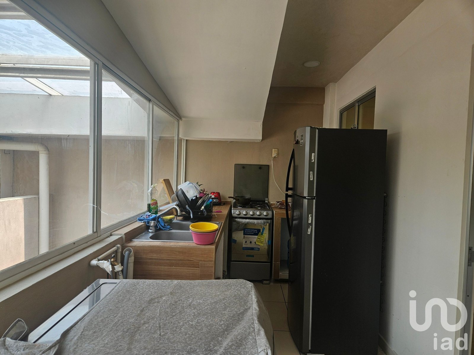 Estudio para una persona cerca de La Raza con baño privado.