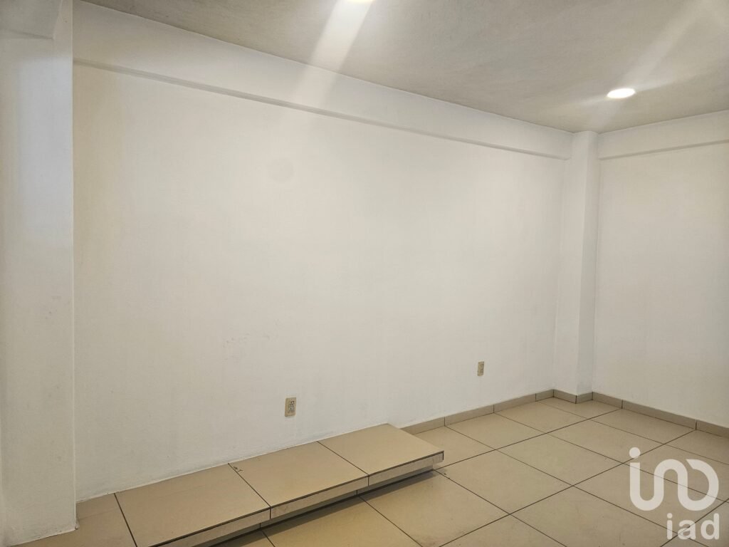 Estudio para una persona cerca de La Raza con baño privado.