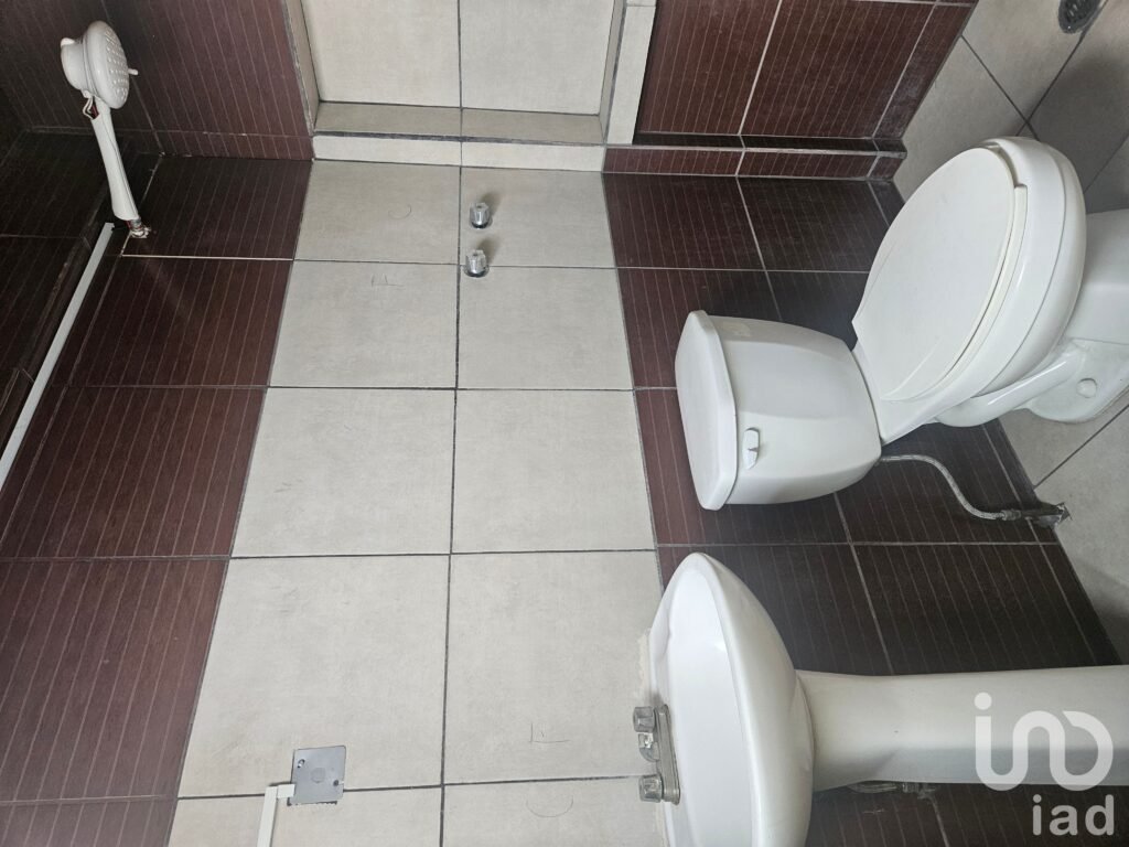 Estudio para una persona cerca de La Raza con baño privado.
