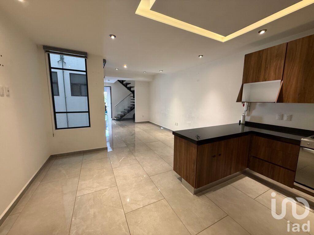 Departamento seminuevo en venta, Col Residencial Emperadores