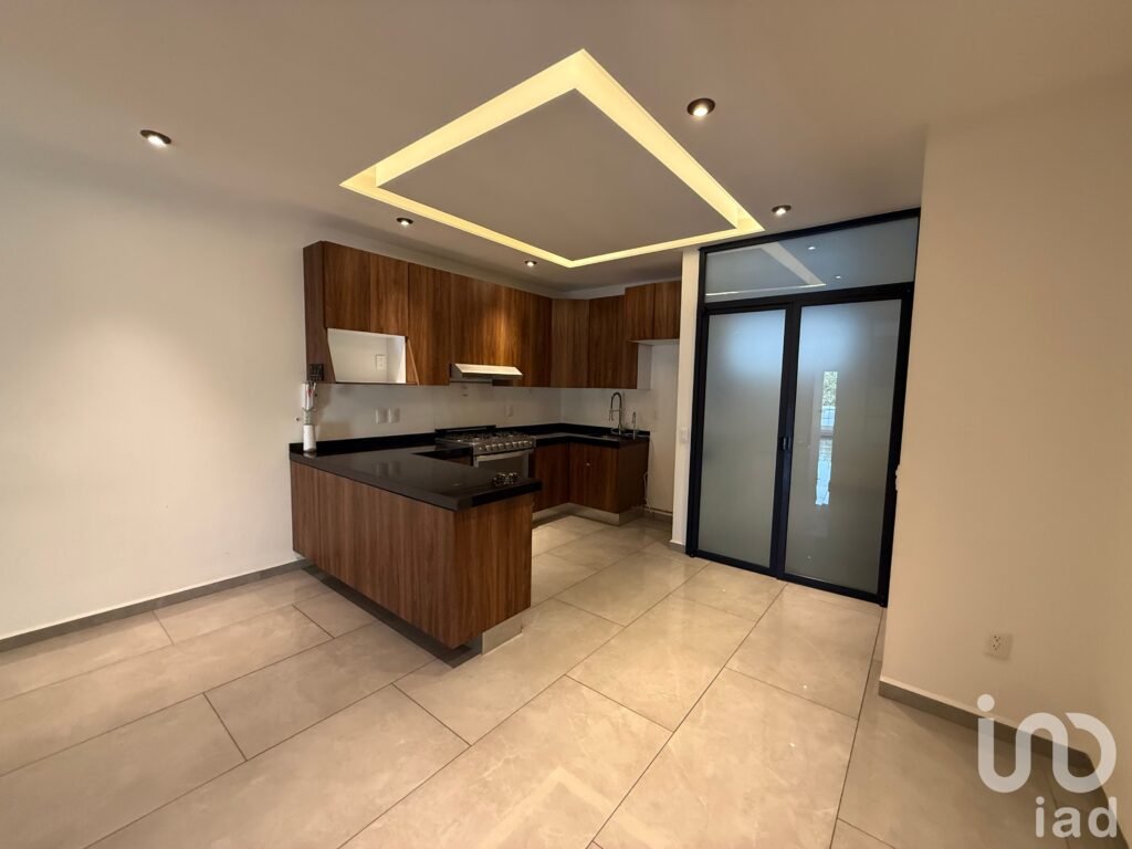 Departamento seminuevo en venta, Col Residencial Emperadores