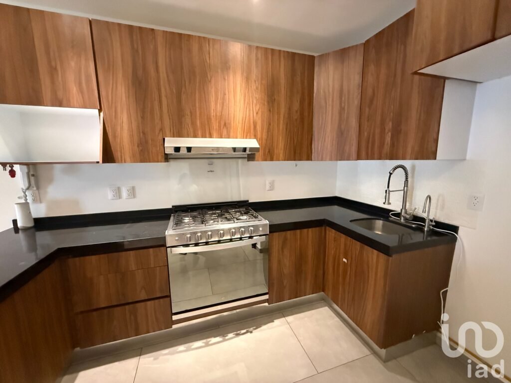 Departamento seminuevo en venta, Col Residencial Emperadores