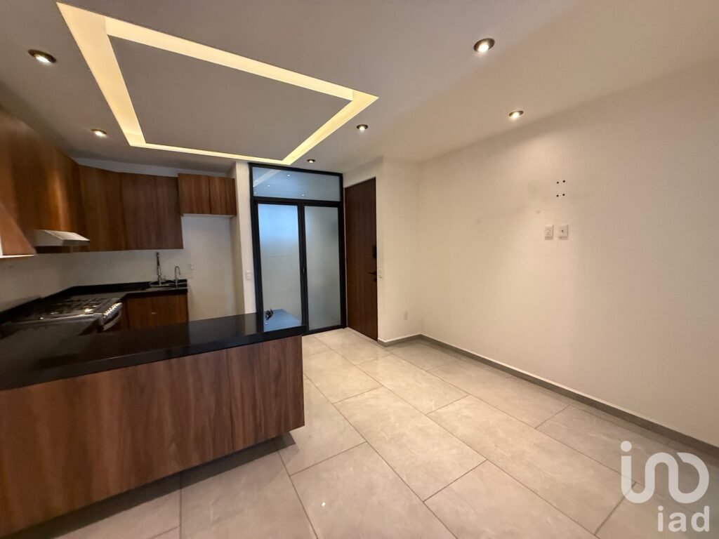 Departamento seminuevo en venta, Col Residencial Emperadores