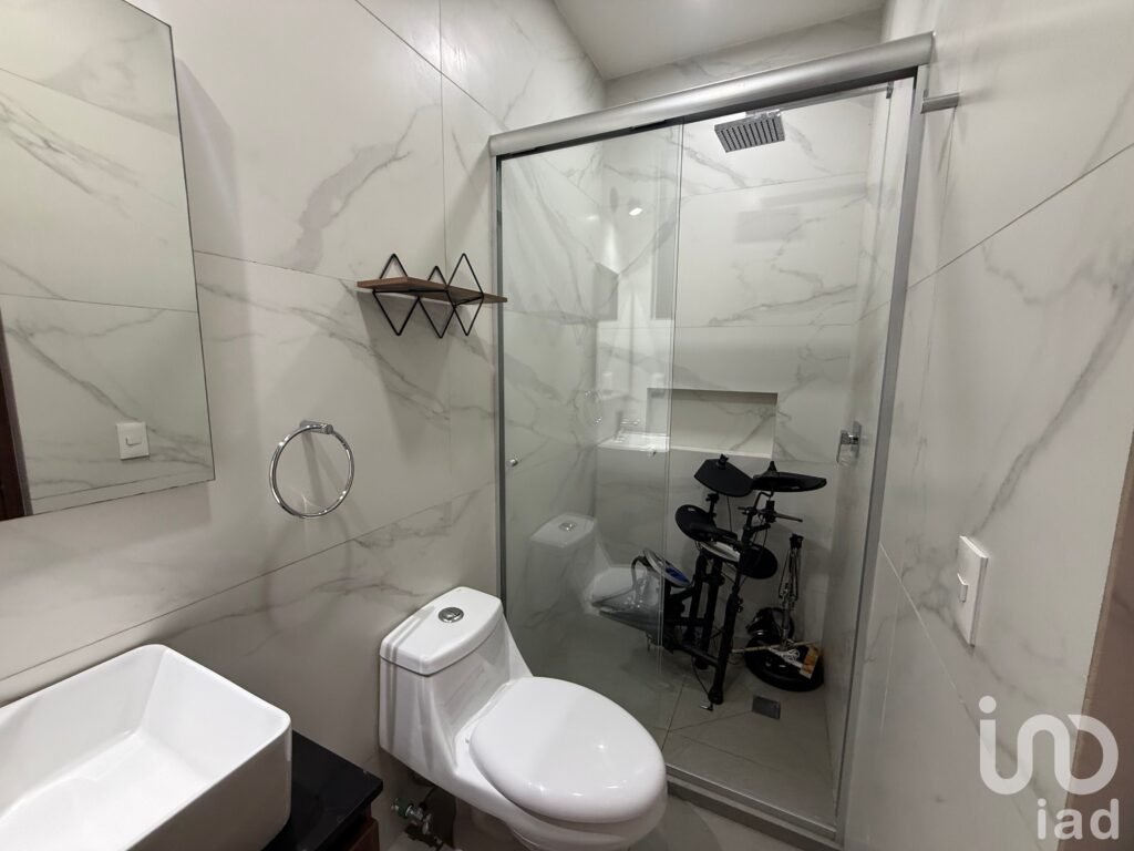 Departamento seminuevo en venta, Col Residencial Emperadores