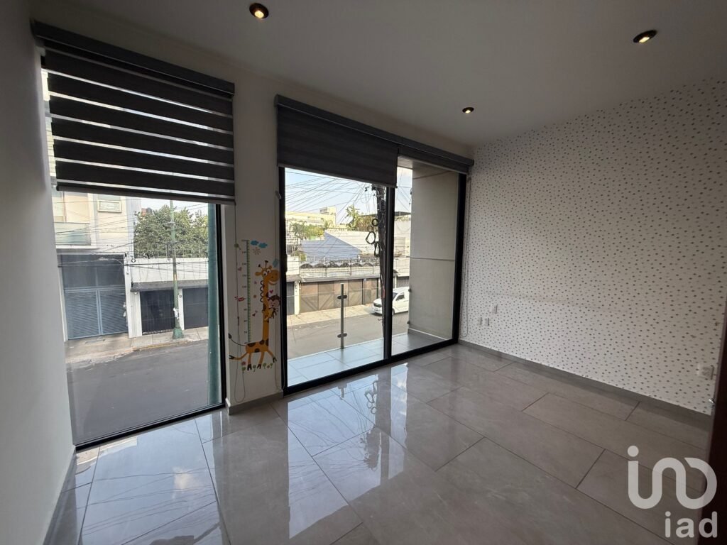 Departamento seminuevo en venta, Col Residencial Emperadores