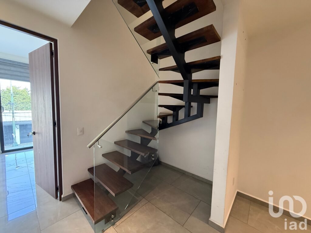 Departamento seminuevo en venta, Col Residencial Emperadores