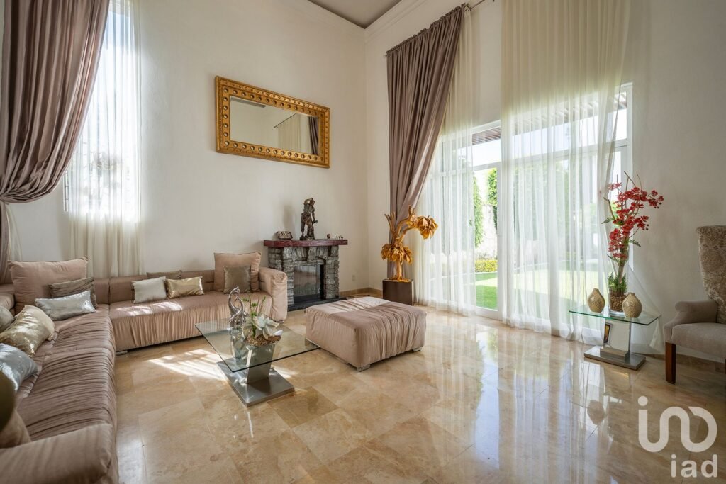 CASA EN VENTA EN EL CAMPANARIO