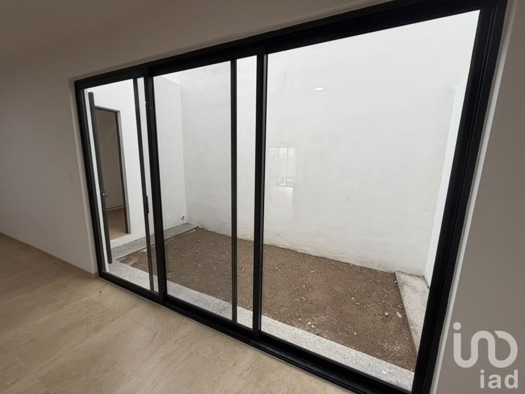 Renta de Casa con Roof Garden, Sala de TV, 4 Recámaras en Zibatá, Ideal para Familias