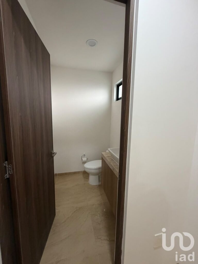 Renta de Casa con Roof Garden, Sala de TV, 4 Recámaras en Zibatá, Ideal para Familias