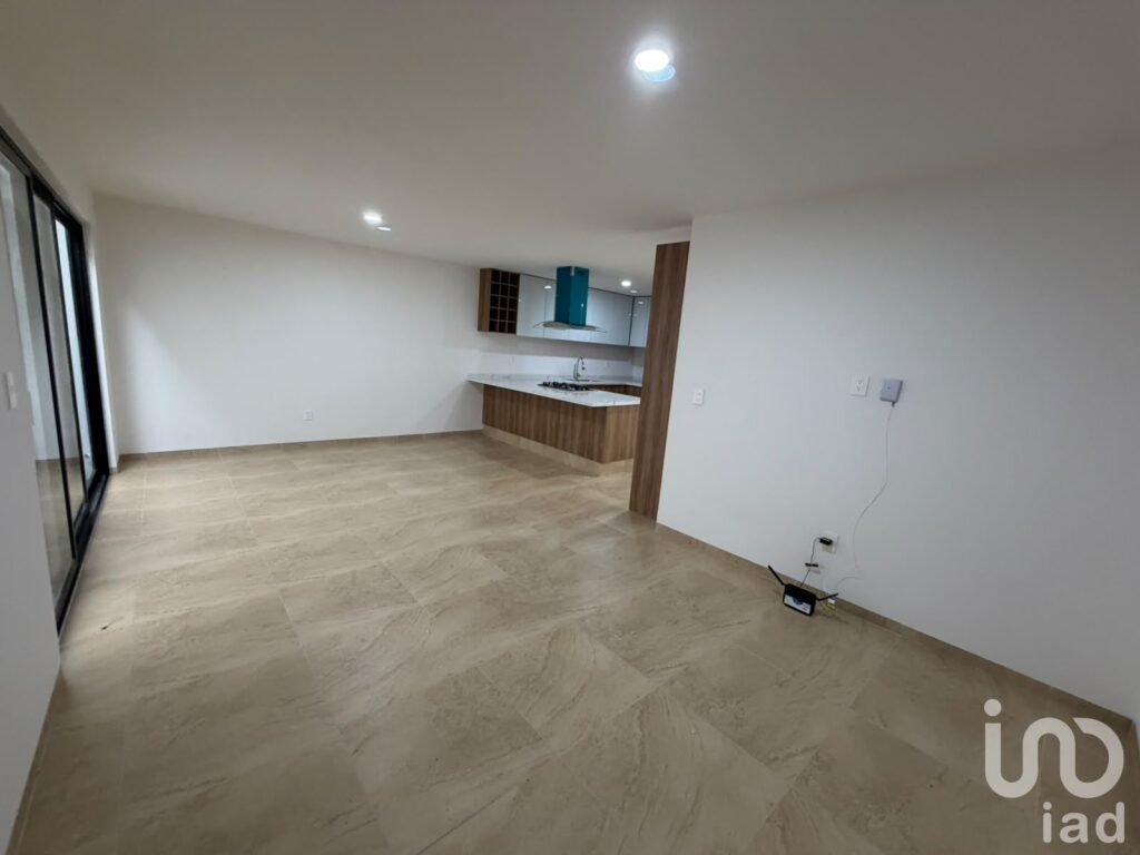 Renta de Casa con Roof Garden, Sala de TV, 4 Recámaras en Zibatá, Ideal para Familias