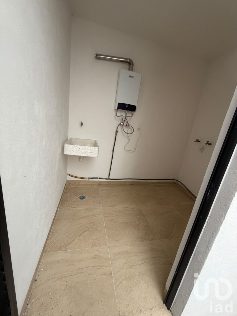 Renta de Casa con Roof Garden, Sala de TV, 4 Recámaras en Zibatá, Ideal para Familias