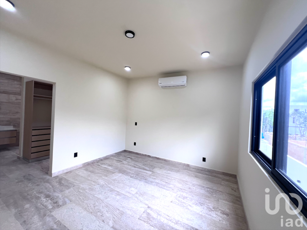 Casa con 4 recámaras en venta en Via Cumbres av. Huayacan Cancún