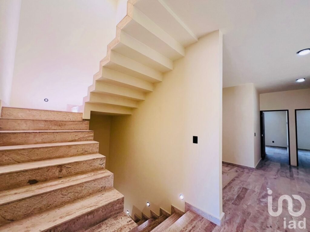 Casa con 4 recámaras en venta en Via Cumbres av. Huayacan Cancún