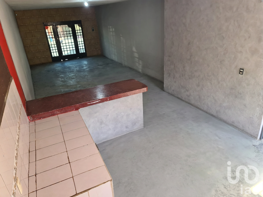 ¡Atención Inversionistas! Casa en Venta en Col. Jardines de Nogalar (Zona San Nicolás)