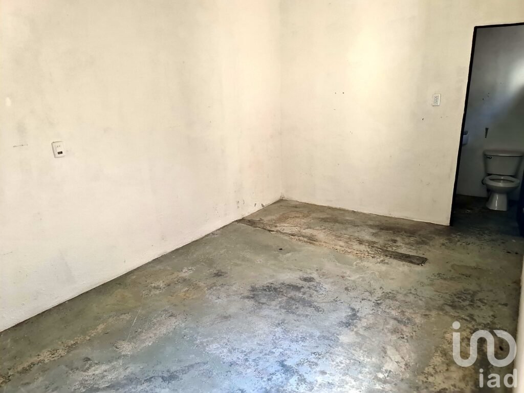 ¡Atención Inversionistas! Casa en Venta en Col. Jardines de Nogalar (Zona San Nicolás)
