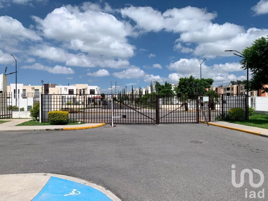 CASA AMUEBLADA EN COLINAS DE LA PIEDAD