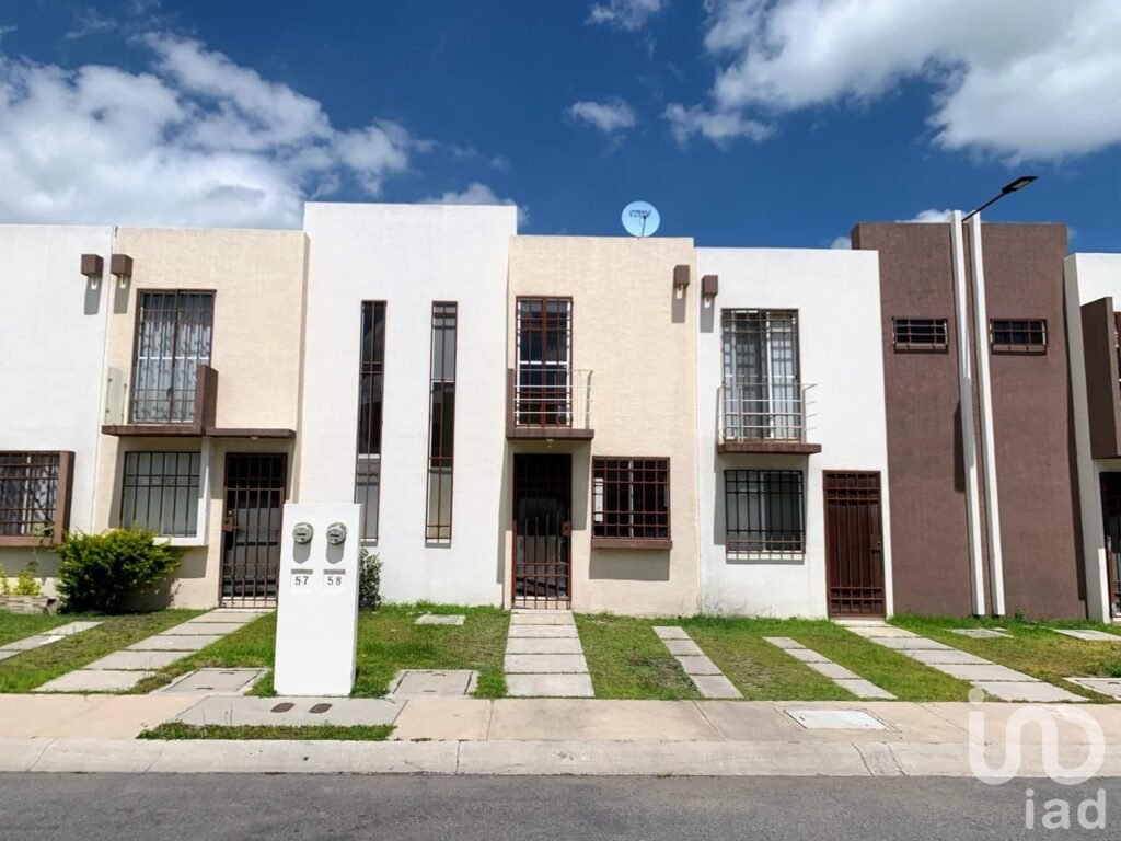 CASA AMUEBLADA EN COLINAS DE LA PIEDAD