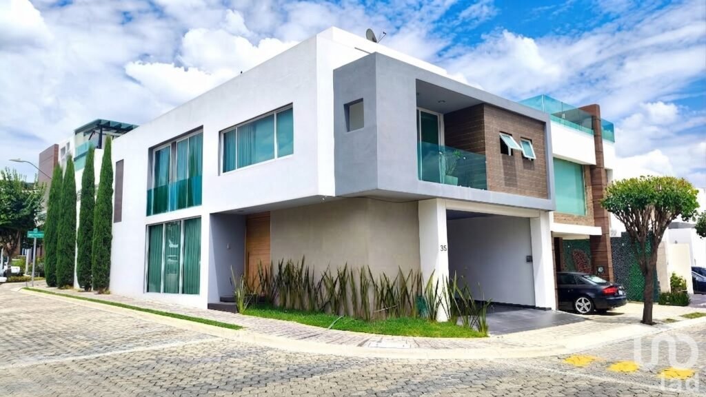 Casa en venta Lomas de Angelópolis en esquina, Zona Azul