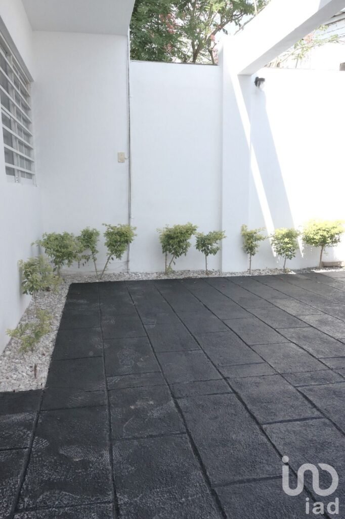 VENDO CASA CON ALBERCA 3 RECAMARAS EN TERAN