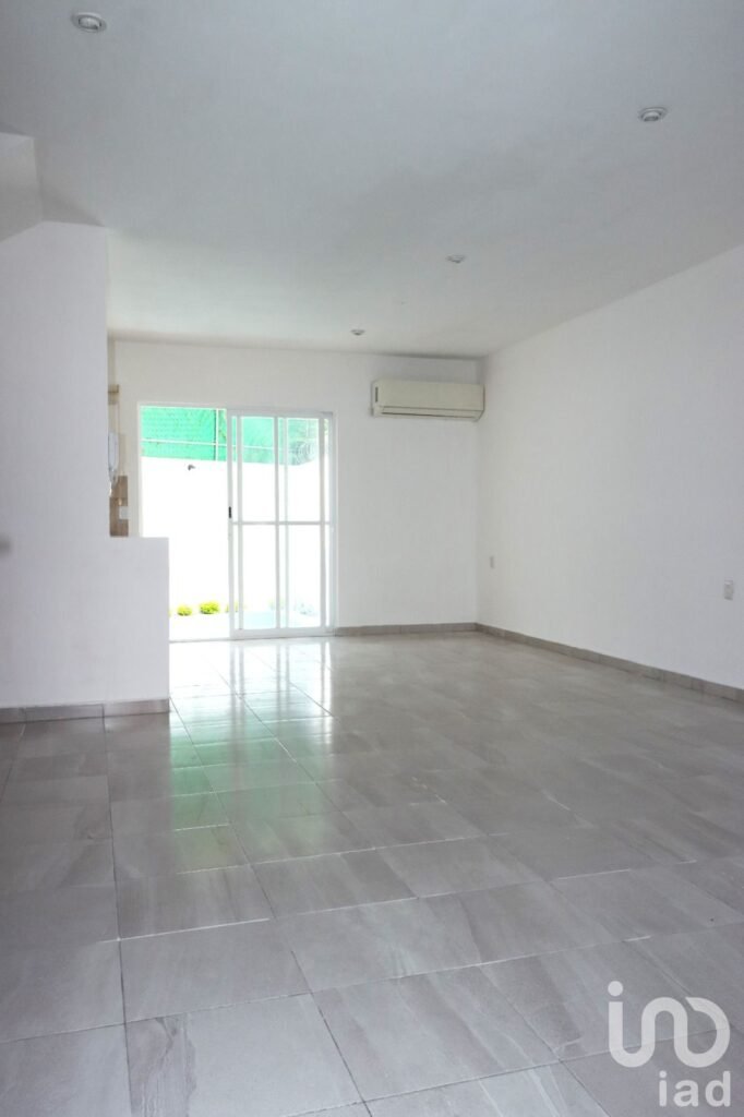 VENDO CASA CON ALBERCA 3 RECAMARAS EN TERAN