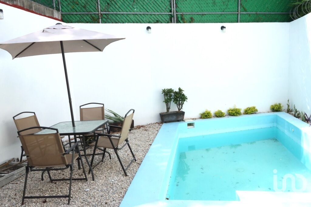 VENDO CASA CON ALBERCA 3 RECAMARAS EN TERAN