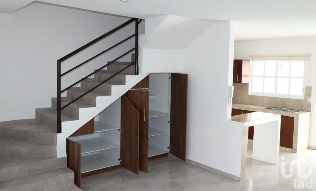 VENDO CASA CON ALBERCA 3 RECAMARAS EN TERAN