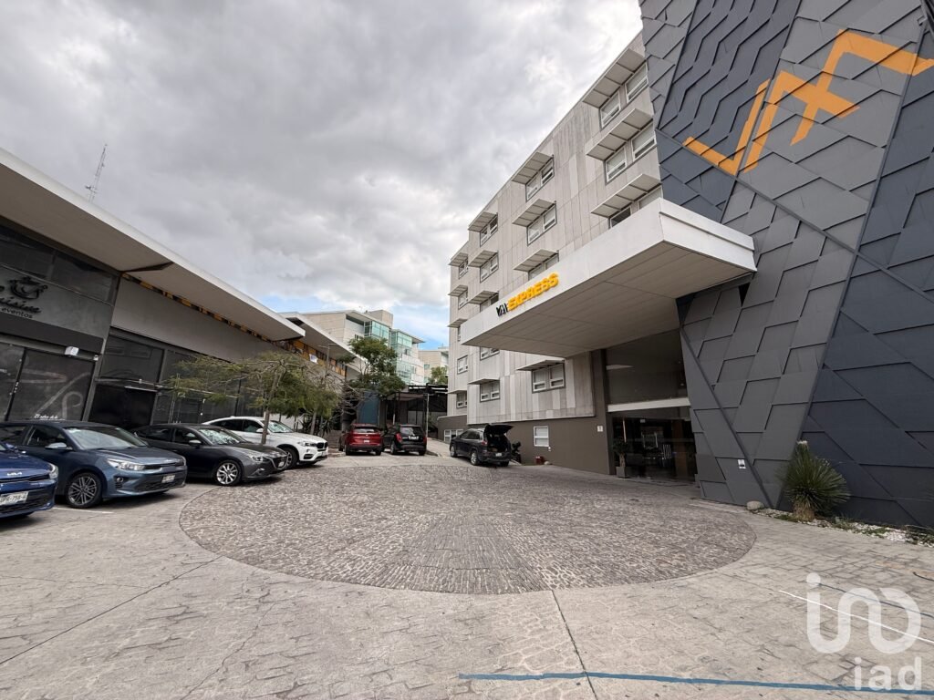 3 Locales en Renta sobre Bernardo Quintana en Queretaro