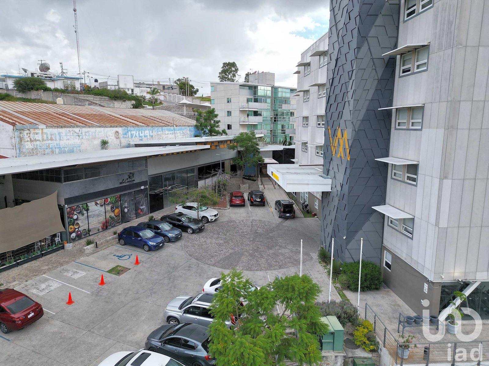 3 Locales en Renta sobre Bernardo Quintana en Queretaro