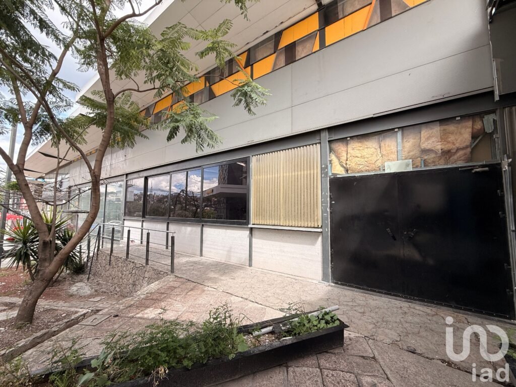 3 Locales en Renta sobre Bernardo Quintana en Queretaro