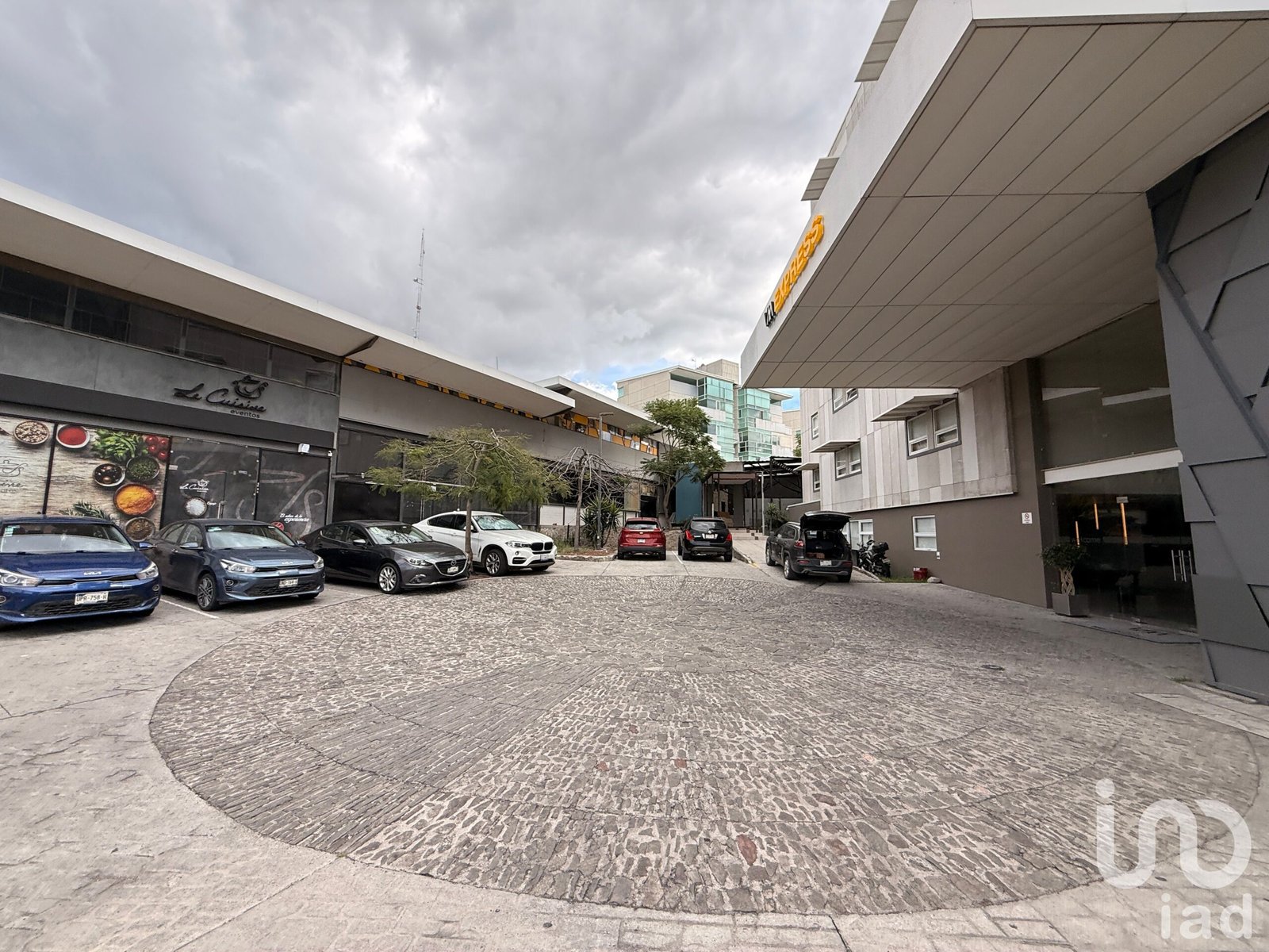 3 Locales en Renta sobre Bernardo Quintana en Queretaro 3 Locales en Renta sobre Bernardo Quintana en Queretaro
